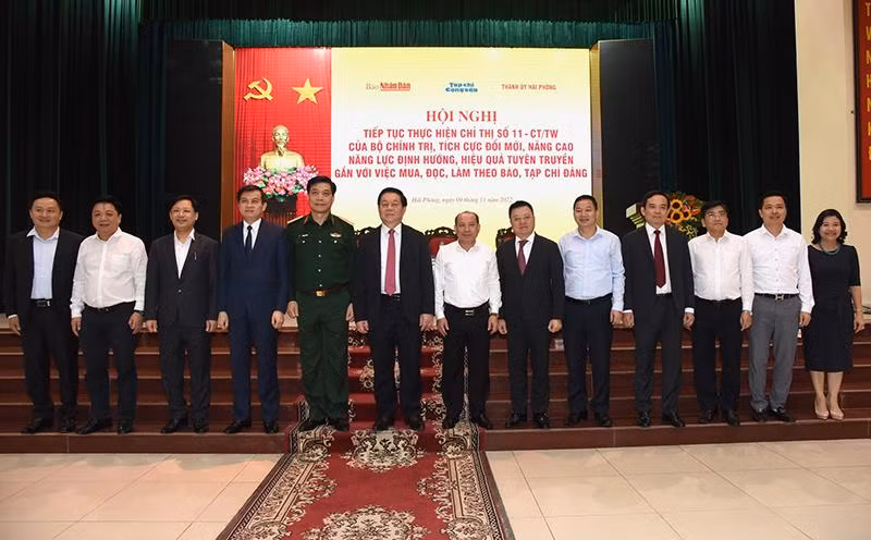 Đồng chí Nguyễn Trọng Nghĩa, Bí thư Trung ương Đảng, Trưởng Ban Tuyên giáo Trung ương và các đại biểu tham dự hội nghị. Đồng chí Nguyễn Trọng Nghĩa, Bí thư Trung ương Đảng, Trưởng Ban Tuyên giáo Trung ương và các đại biểu tham dự hội nghị.