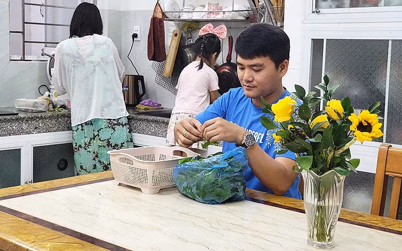 Căn bếp nhỏ luôn tràn ngập không khí vui tươi, hạnh phúc. Căn bếp nhỏ luôn tràn ngập không khí vui tươi, hạnh phúc.