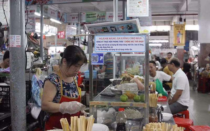 Các tiểu thương sẵn sàng hạn chế sử dụng túi nylon.