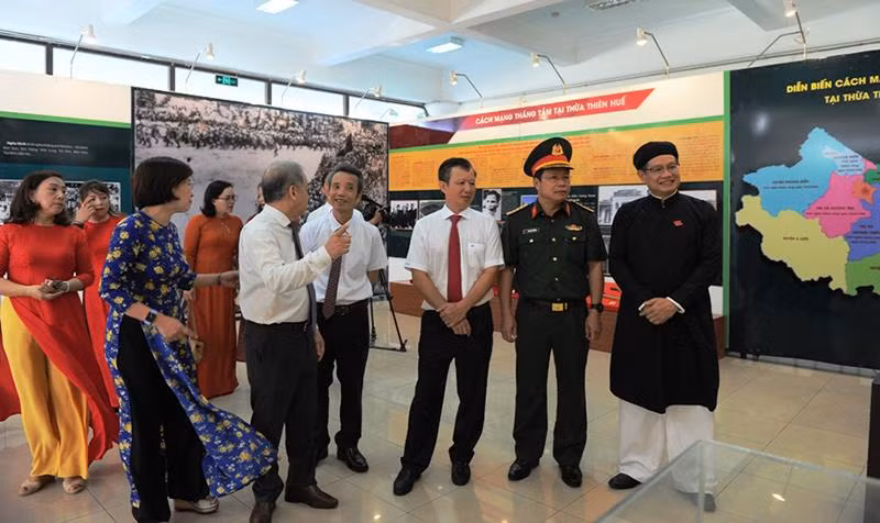 Triển lãm chuyên đề “Từ Ngọ Môn đến Ba Đình lịch sử” ảnh 1 Triển lãm chuyên đề “Từ Ngọ Môn đến Ba Đình lịch sử” ảnh 1