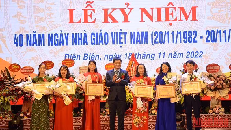Điện Biên khen thưởng 113 cá nhân, tập thể có nhiều đóng góp trong sự nghiệp giáo dục-đào tạo