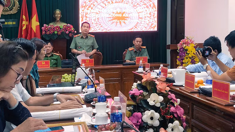 Thiếu tướng Nguyễn Sĩ Quang, Giám đốc Công an tỉnh Đồng Nai phát biểu tại buổi họp báo.
