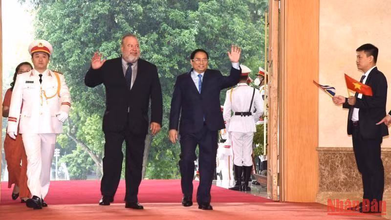 Thủ tướng Phạm Minh Chính và Thủ tướng nước Cộng hòa Cuba Manuel Marrero Cruz. (Ảnh: Trần Hải)