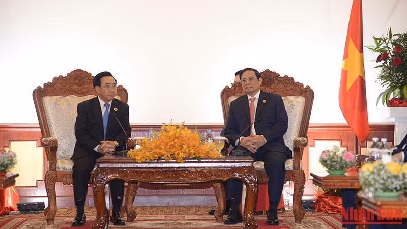 Thủ tướng Phạm Minh Chính gặp Thủ tướng Lào Phankham Viphavanh.