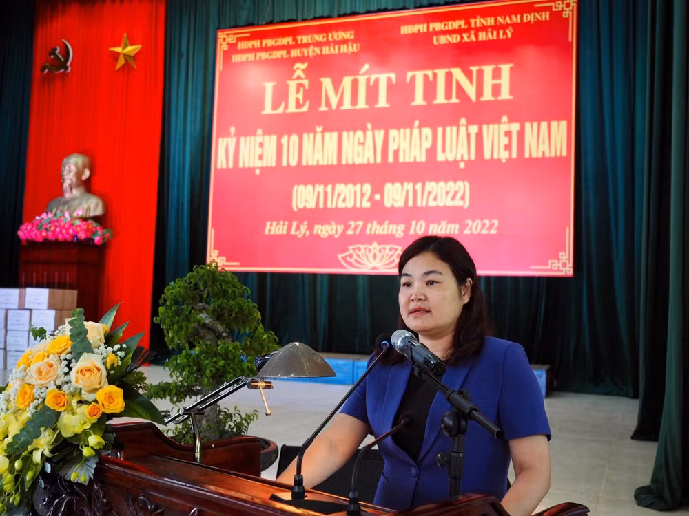 Bà Hà Lan Anh, Phó Chủ tịch UBND tỉnh Nam Định phát biểu tại buổi lễ. Bà Hà Lan Anh, Phó Chủ tịch UBND tỉnh Nam Định phát biểu tại buổi lễ.
