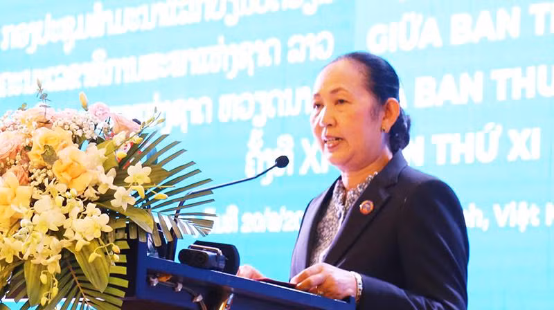 Tổng Thư ký Quốc hội Lào Pingkham Lasasimma phát biểu tại Hội thảo.