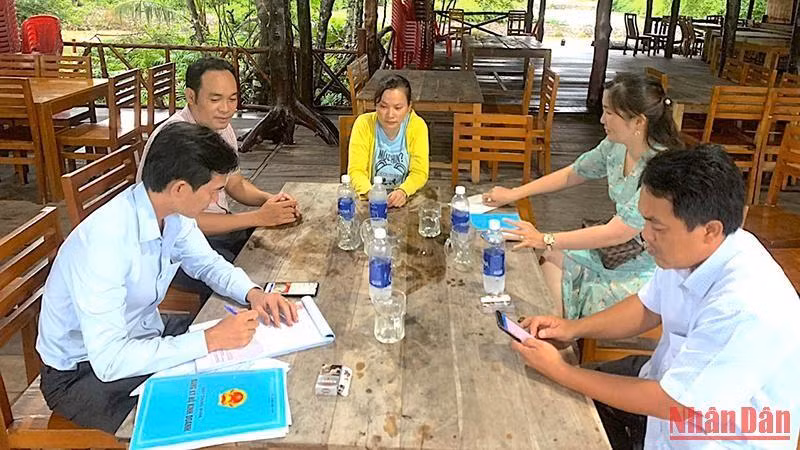 Lực lượng chức năng của Sở Văn hóa, Thể thao và Du lịch tỉnh Cà Mau xác minh thông tin tại nhà hàng bị tố chặt, chém du khách.