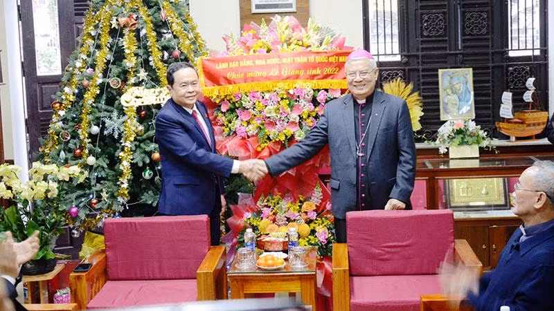 Đồng chí Trần Thanh Mẫn chúc mừng Giáng sinh tại Tòa Giám mục Giáo phận Đà Nẵng.