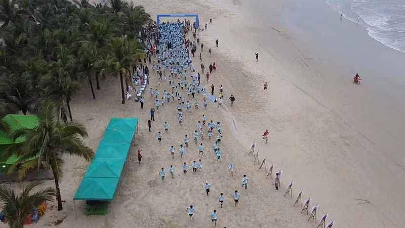 Học sinh, trẻ em tham gia giải chạy.