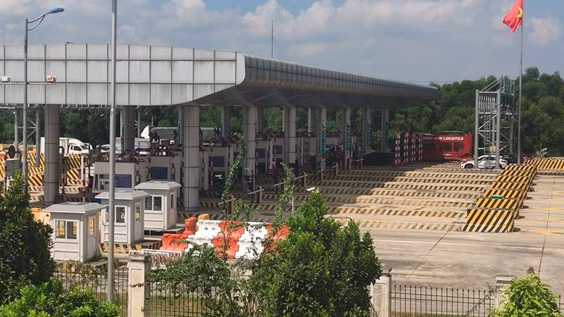 Trạm thu phí đầu tuyến cao tốc Hà Nội-Hải Phòng.