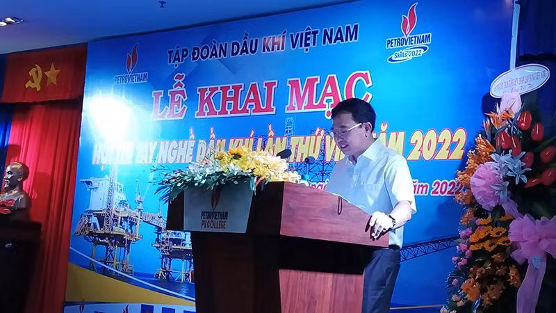 Chủ tịch Hội đồng Thành viên PVN Hoàng Quốc Vượng phát biểu khai mạc hội thi.