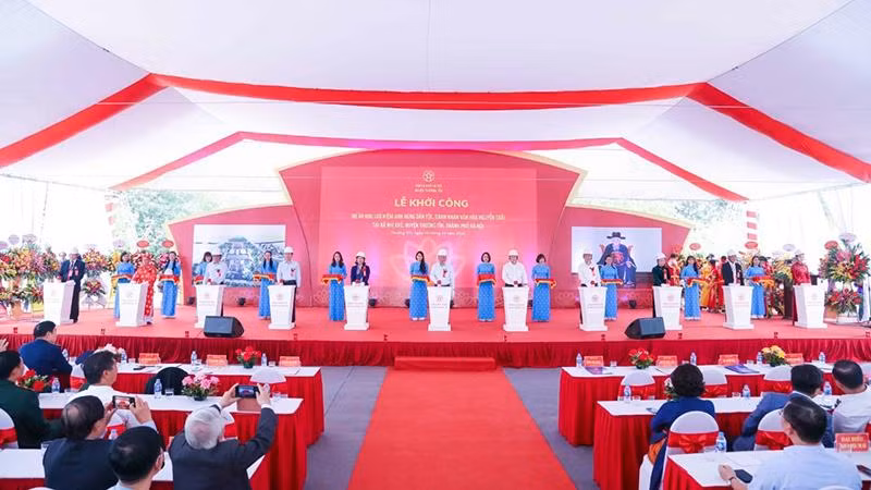 Lãnh đạo thành phố Hà Nội và huyện Thường Tín phát lệnh khởi công dự án.