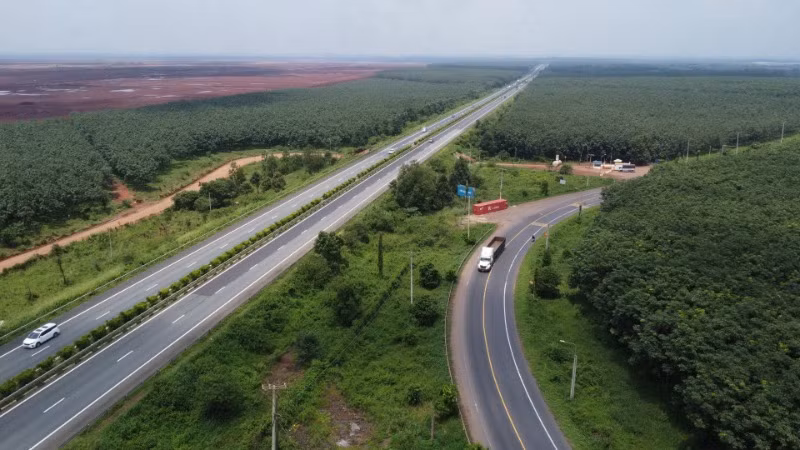 Hạ tầng giao thông Đồng Nai được đầu tư đồng bộ sẽ góp phần để Đồng Nai bứt phá phát triển thời gian tới. Hạ tầng giao thông Đồng Nai được đầu tư đồng bộ sẽ góp phần để Đồng Nai bứt phá phát triển thời gian tới.