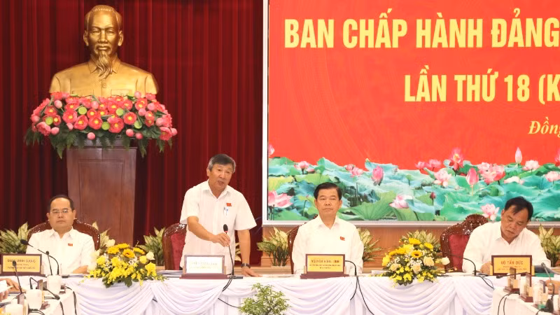 Các đồng chí Thường trực Tỉnh ủy Đồng Nai chủ trì hội nghị.