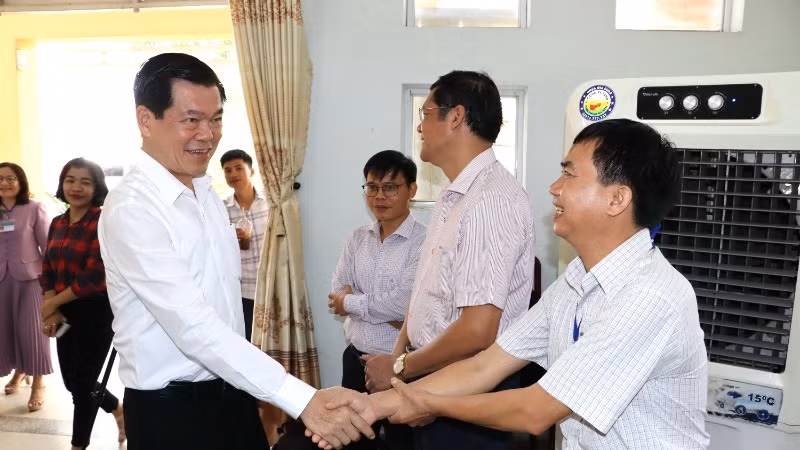 Bí thư Tỉnh ủy Đồng Nai Nguyễn Hồng Lĩnh thăm và làm việc tại xã Quang Trung, huyện Thống Nhất.