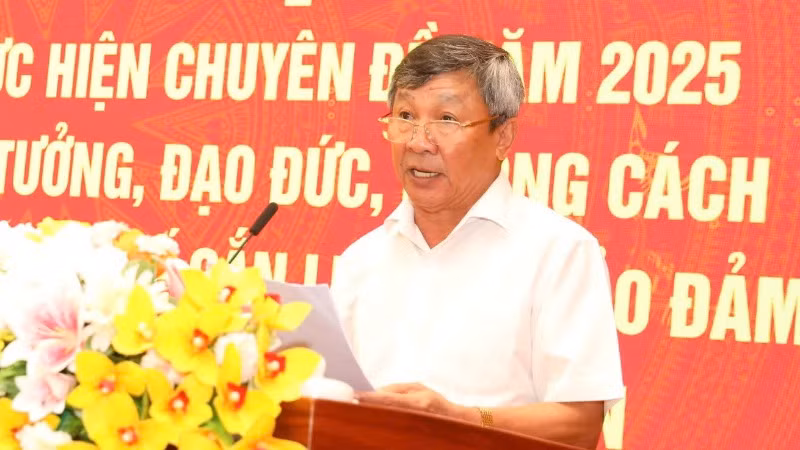 Phó Bí thư Thường trực Tỉnh ủy Đồng Nai Hồ Thanh Sơn phát biểu kết luận hội nghị.