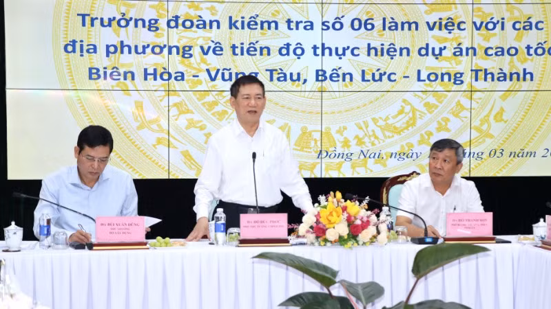 Phó Thủ tướng Hồ Đức Phớc đề nghị nỗ lực hoàn thành cao tốc Biên Hòa-Vũng Tàu vào cuối năm 2025. Phó Thủ tướng Hồ Đức Phớc đề nghị nỗ lực hoàn thành cao tốc Biên Hòa-Vũng Tàu vào cuối năm 2025.