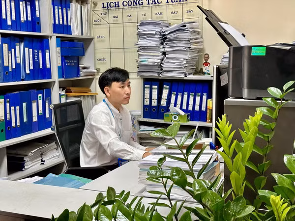Đồng chí Mai Thành Nhân làm việc hết sức mình để có sản phẩm tốt nhất.