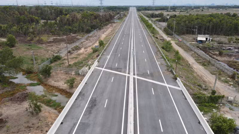 Cao tốc Bến Lức-Long Thành, đoạn qua địa bàn Đồng Nai chuẩn bị hoàn thành, đưa vào sử dụng.