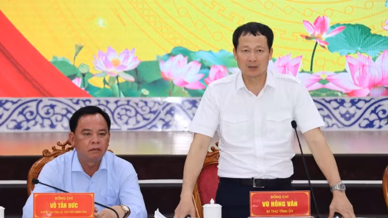 Đồng chí Vũ Hồng Văn, Bí thư Tỉnh ủy Đồng Nai phát biểu kết luận buổi làm việc. Đồng chí Vũ Hồng Văn, Bí thư Tỉnh ủy Đồng Nai phát biểu kết luận buổi làm việc.