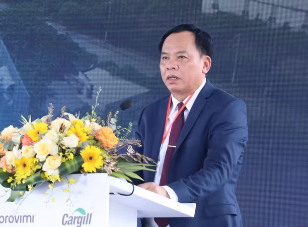 Quyền Chủ tịch Ủy ban nhân dân tỉnh Đồng Nai Võ Tấn Đức phát biểu tại buổi lễ. Quyền Chủ tịch Ủy ban nhân dân tỉnh Đồng Nai Võ Tấn Đức phát biểu tại buổi lễ.