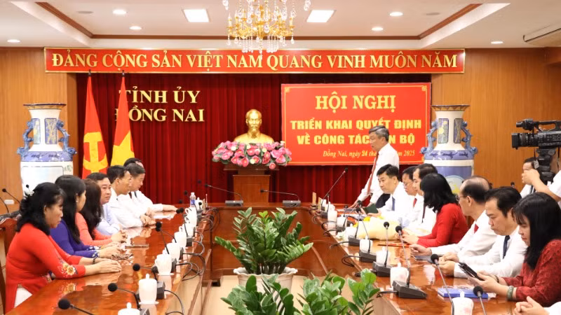 Phó Bí thư Thường trực Tỉnh ủy Đồng Nai Hồ Thanh Sơn cho biết, đến nay có 17 cán bộ thuộc diện Ban Thường vụ Tỉnh ủy Đồng Nai quản lý tự nguyện xin nghỉ hưu trước tuổi.