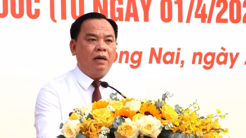 Phó Bí thư Tỉnh ủy, Chủ tịch Ủy ban nhân dân tỉnh Đồng Nai Võ Tấn Đức phát biểu chỉ đạo tại lễ ra quân thực hiện cao điểm.