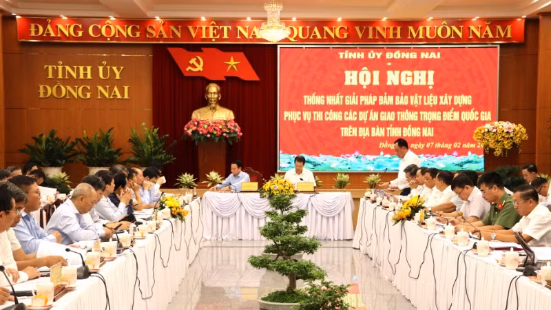 Quang cảnh buổi làm việc tại Tỉnh ủy Đồng Nai.