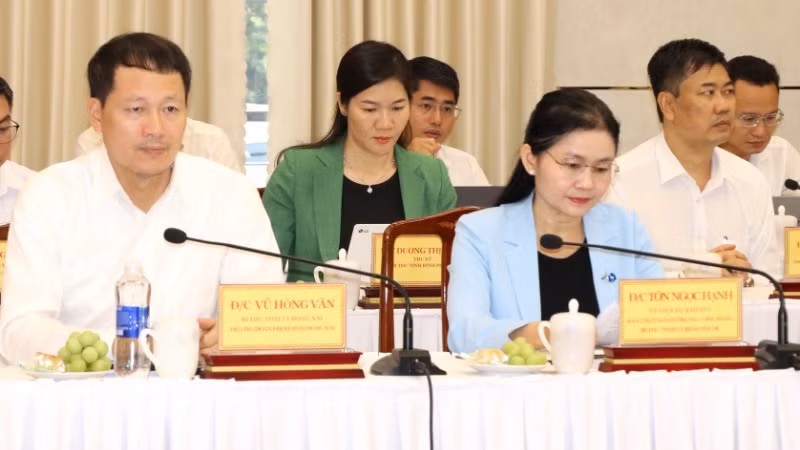Bí thư Tỉnh ủy Đồng Nai Vũ Hồng Văn và Bí thư Tỉnh ủy Bình Phước Tôn Ngọc Hạnh tại buổi làm việc.