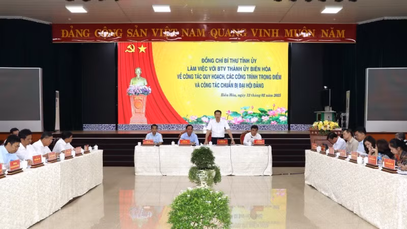 Quang cảnh buổi làm việc.