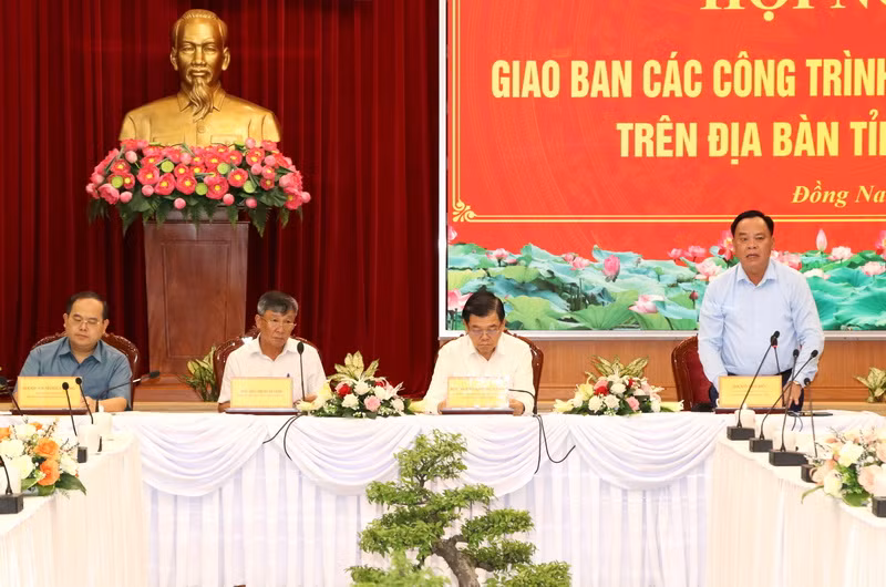 Quyền Chủ tịch Ủy ban nhân dân tỉnh Đồng Nai Võ Tấn Đức cho biết, địa phương đã hoàn thành giải phóng mặt bằng giai đoạn 1 sân bay Long Thành và hai tuyến giao thông kết nối T1, T2. Quyền Chủ tịch Ủy ban nhân dân tỉnh Đồng Nai Võ Tấn Đức cho biết, địa phương đã hoàn thành giải phóng mặt bằng giai đoạn 1 sân bay Long Thành và hai tuyến giao thông kết nối T1, T2.