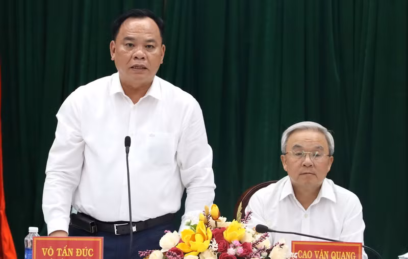 Quyền Chủ tịch Ủy ban nhân dân tỉnh Đồng Nai Võ Tấn Đức yêu cầu chấn chỉnh những hạn chế gần đây của ngành y tế. Quyền Chủ tịch Ủy ban nhân dân tỉnh Đồng Nai Võ Tấn Đức yêu cầu chấn chỉnh những hạn chế gần đây của ngành y tế.