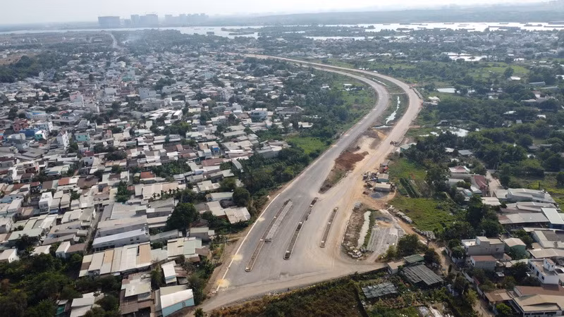 Tiến độ thi công dự án đường Hương lộ 2, giai đoạn 1 rất chậm.