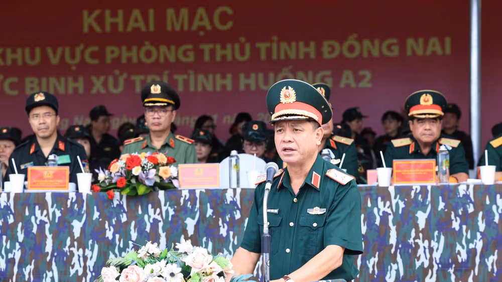 Phát biểu khai mạc, Trung tướng Nguyễn Trường Thắng, Ủy viên Trung ương Đảng, Tư lệnh Quân khu 7 yêu cầu các cơ quan, đơn vị tham gia diễn tập chuẩn bị chu đáo, sát thực tế, vận hành cơ chế đúng nguyên tắc của Đảng; tổ chức khung tập đúng quy định và vận dụng linh hoạt các nguyên tắc lý luận vào thực tiễn; chấp hành nghiêm kỷ luật, bảo đảm an toàn tuyệt đối. Phát biểu khai mạc, Trung tướng Nguyễn Trường Thắng, Ủy viên Trung ương Đảng, Tư lệnh Quân khu 7 yêu cầu các cơ quan, đơn vị tham gia diễn tập chuẩn bị chu đáo, sát thực tế, vận hành cơ chế đúng nguyên tắc của Đảng; tổ chức khung tập đúng quy định và vận dụng linh hoạt các nguyên tắc lý luận vào thực tiễn; chấp hành nghiêm kỷ luật, bảo đảm an toàn tuyệt đối.