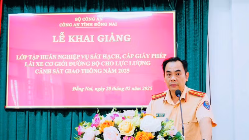 Thượng tá Trần Trọng Thủy, Trưởng phòng Cảnh sát giao thông, Công an tỉnh Đồng Nai phát biểu chỉ đạo lớp tập huấn. Thượng tá Trần Trọng Thủy, Trưởng phòng Cảnh sát giao thông, Công an tỉnh Đồng Nai phát biểu chỉ đạo lớp tập huấn.