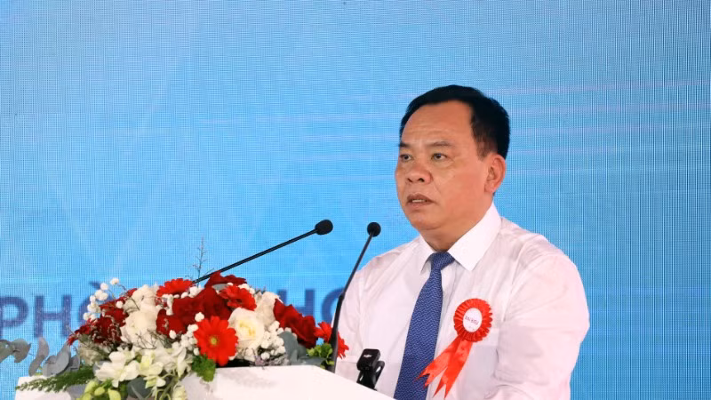 Đồng chí Võ Tấn Đức, Phó Bí thư Tỉnh ủy, Chủ tịch Ủy ban nhân dân tỉnh Đồng Nai, đề nghị các sở, ngành liên quan giải quyết các thủ tục liên quan, không để chậm trễ ảnh hưởng tiến độ dự án. Đồng chí Võ Tấn Đức, Phó Bí thư Tỉnh ủy, Chủ tịch Ủy ban nhân dân tỉnh Đồng Nai, đề nghị các sở, ngành liên quan giải quyết các thủ tục liên quan, không để chậm trễ ảnh hưởng tiến độ dự án.