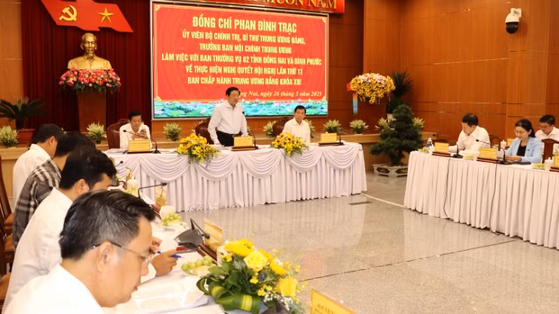 Đồng chí Phan Đình Trạc lưu ý tuyệt đối tránh cục bộ, địa phương, lợi ích nhóm, tiêu cực trong phân công, giới thiệu, bố trí cán bộ.