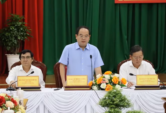 Đồng chí Quản Minh Cường, Phó Bí thư Tỉnh ủy, Trưởng Đoàn đại biểu Quốc hội tỉnh Đồng Nai phát biểu tại hội thảo. Đồng chí Quản Minh Cường, Phó Bí thư Tỉnh ủy, Trưởng Đoàn đại biểu Quốc hội tỉnh Đồng Nai phát biểu tại hội thảo.