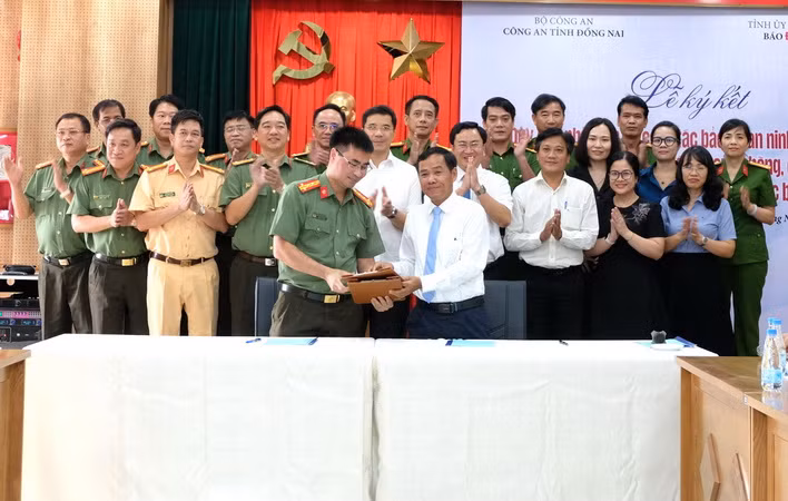 Lãnh đạo Báo Đồng Nai và Công an tỉnh Đồng Nai ký kết Quy chế phối hợp tăng cường công tác tuyên truyền.