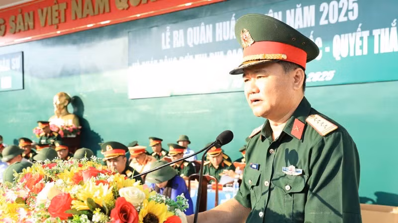 Đại tá Bùi Đăng Ninh, Chính ủy Bộ Chỉ huy quân sự tỉnh Đồng Nai phát động đợt thi đua cao điểm "Thần tốc-quyết thắng".