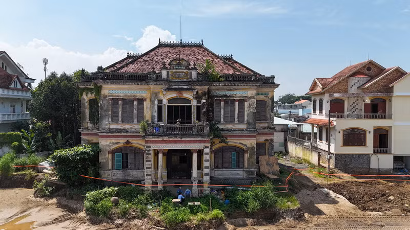 Biệt thự cổ Võ Hà Thanh nằm bên bờ sông Đồng Nai hoàn thành năm 1924 với vật liệu xây dựng được nhập từ Pháp. Biệt thự cổ Võ Hà Thanh nằm bên bờ sông Đồng Nai hoàn thành năm 1924 với vật liệu xây dựng được nhập từ Pháp.