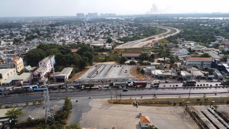 Điểm kết nối giữa đường Hương lộ 2 với Quốc lộ 51 đang được thi công.