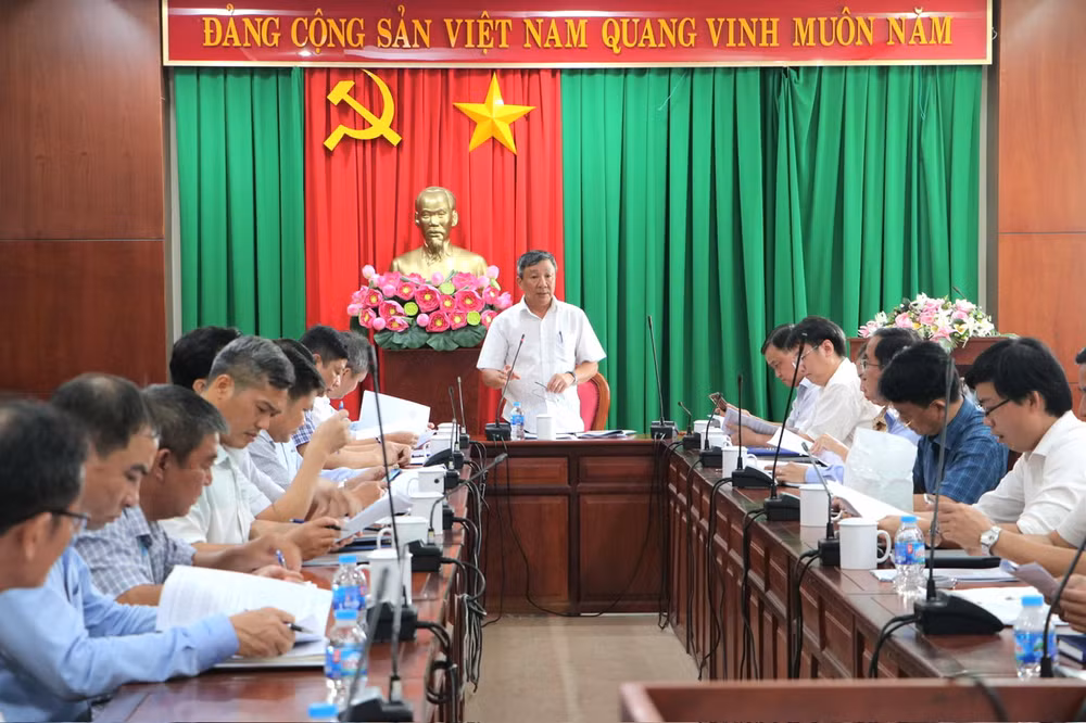 Đồng chí Hồ Thanh Sơn, Phó Bí thư Thường trực Tỉnh ủy Đồng Nai phát biểu kết luận buổi làm việc. Đồng chí Hồ Thanh Sơn, Phó Bí thư Thường trực Tỉnh ủy Đồng Nai phát biểu kết luận buổi làm việc.