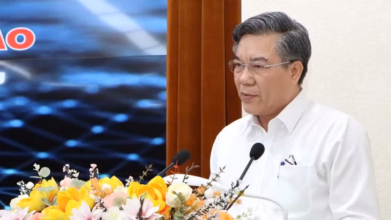 Phó Chủ tịch Ủy ban nhân dân tỉnh Đồng Nai Dương Minh Dũng cho rằng “Bình dân học vụ số” là cơ hội lớn để tạo ra sự thay đổi mạnh mẽ về nhận thức và năng lực số trong toàn dân. Phó Chủ tịch Ủy ban nhân dân tỉnh Đồng Nai Dương Minh Dũng cho rằng “Bình dân học vụ số” là cơ hội lớn để tạo ra sự thay đổi mạnh mẽ về nhận thức và năng lực số trong toàn dân.