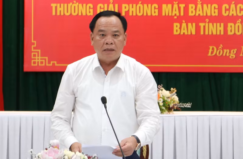 Quyền Chủ tịch Ủy ban nhân dân tỉnh Đồng Nai Võ Tấn Đức đề nghị các cơ quan, đơn vị, địa phương làm việc với tinh thần thần tốc trong 30 ngày/đêm. Quyền Chủ tịch Ủy ban nhân dân tỉnh Đồng Nai Võ Tấn Đức đề nghị các cơ quan, đơn vị, địa phương làm việc với tinh thần thần tốc trong 30 ngày/đêm.