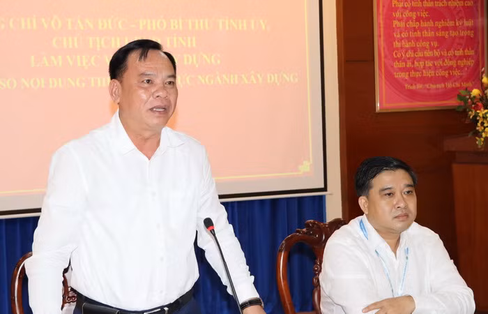 Chủ tịch Ủy ban nhân dân tỉnh Đồng Nai Võ Tấn Đức đề nghị tập trung đẩy nhanh tiến độ xây dựng nhà ở xã hội, tháo gỡ vướng mắc cho các dự án bất động sản. Chủ tịch Ủy ban nhân dân tỉnh Đồng Nai Võ Tấn Đức đề nghị tập trung đẩy nhanh tiến độ xây dựng nhà ở xã hội, tháo gỡ vướng mắc cho các dự án bất động sản.