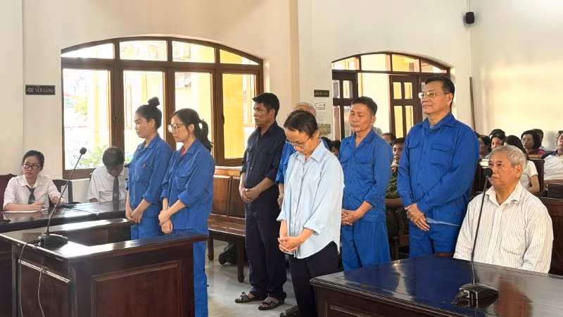 Các bị cáo tại phiên tòa.