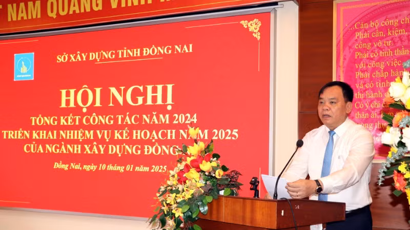 Chủ tịch Ủy ban nhân dân tỉnh Đồng Nai Võ Tấn Đức đề nghị tập trung tháo gỡ dứt điểm vướng mắc các dự án bất động sản. 