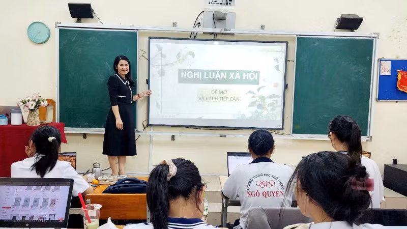 Giáo viên nhiều kinh nghiệm được Sở Giáo dục và Đào tạo Đồng Nai lựa chọn để bồi dưỡng học sinh tham gia dự thi Kỳ thi học sinh giỏi quốc gia. Giáo viên nhiều kinh nghiệm được Sở Giáo dục và Đào tạo Đồng Nai lựa chọn để bồi dưỡng học sinh tham gia dự thi Kỳ thi học sinh giỏi quốc gia.