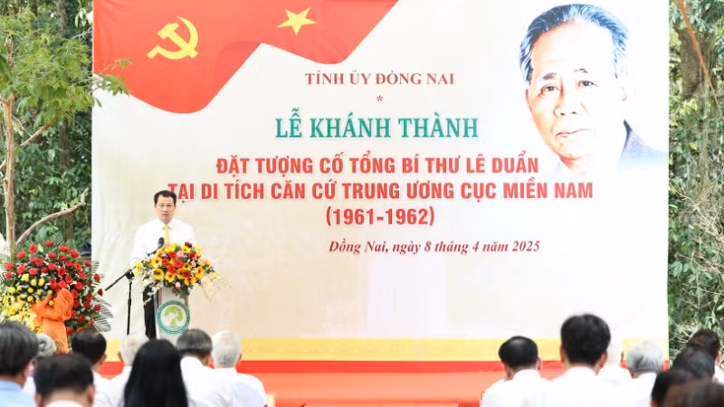 Bí thư Tỉnh ủy Đồng Nai Vũ Hồng Văn phát biểu tại buổi lễ. Bí thư Tỉnh ủy Đồng Nai Vũ Hồng Văn phát biểu tại buổi lễ.